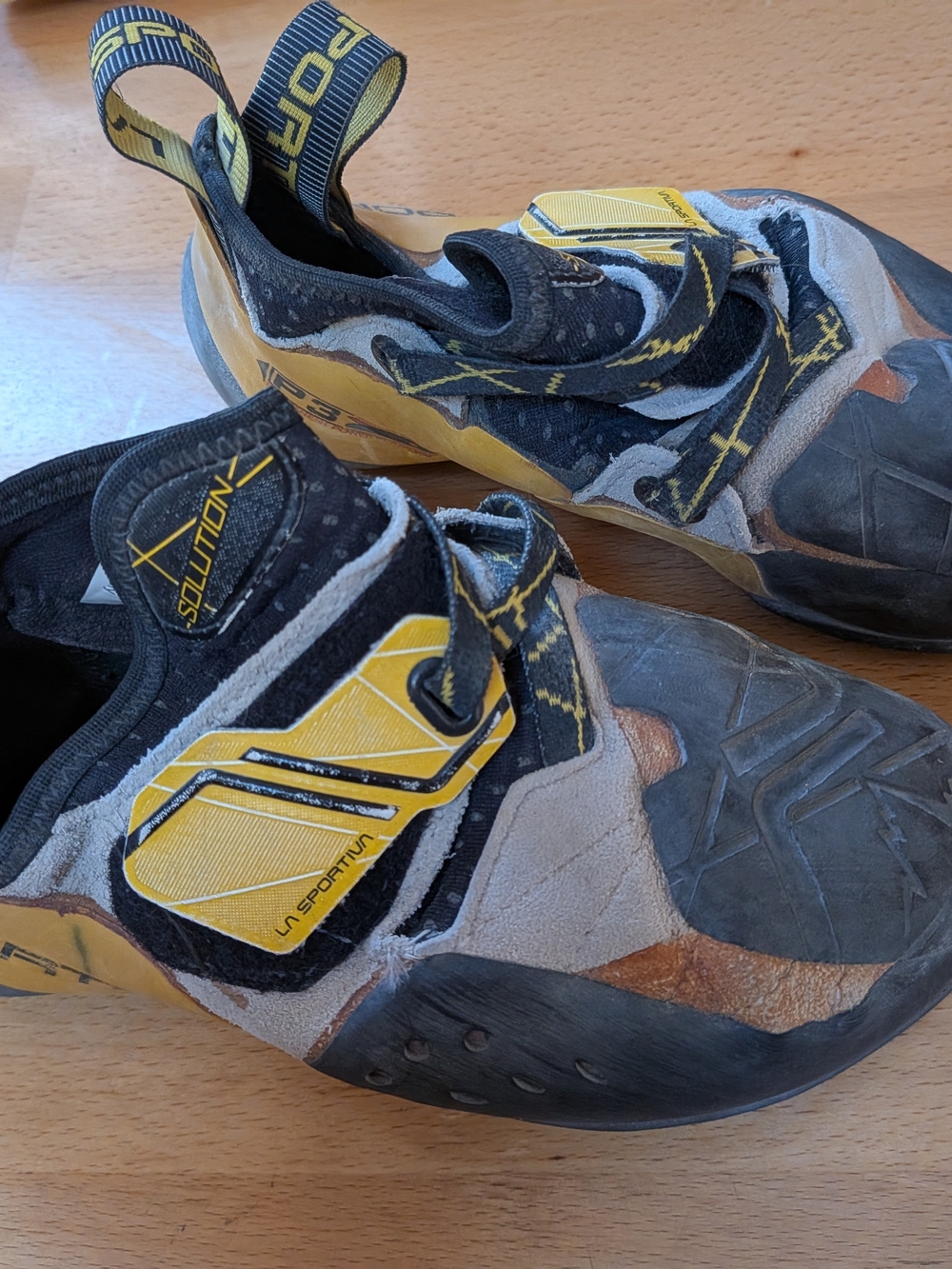 La Sportiva Men’s Solutions Yellow and Black Solution Climbing Shoes
